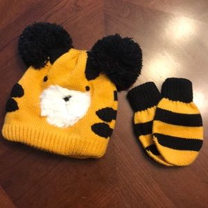 Tiger hat and mittens NEVER WORN 12-24mo